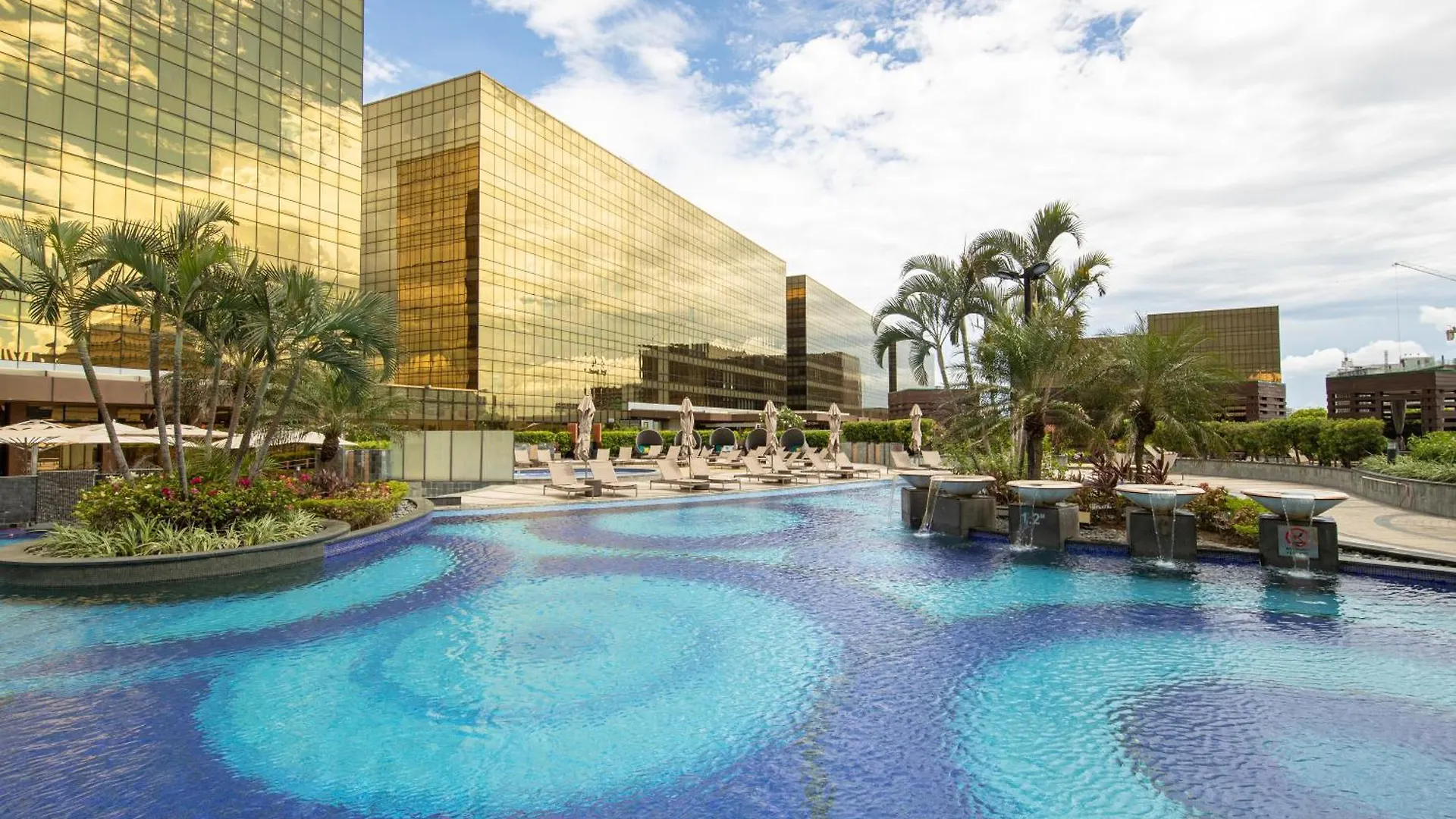 City Of Dreams - Nuewa Manila Paranaque City 5*,